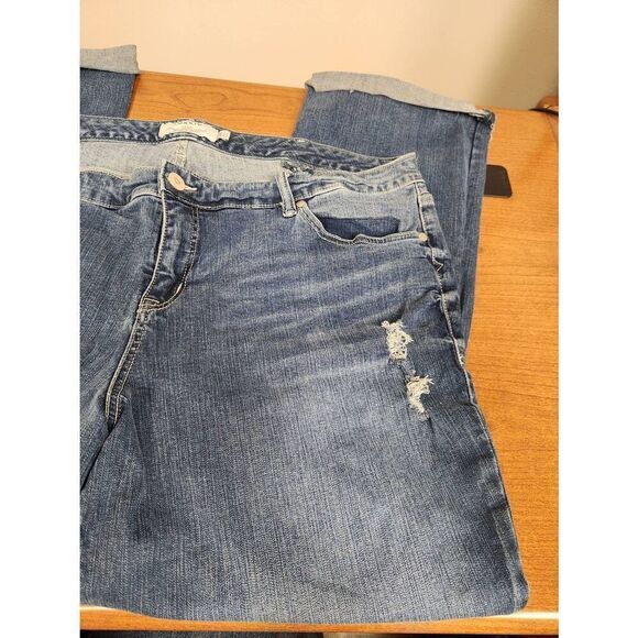 Torrid 24T denim jeans. Measures approx 44w x 30 Inseam x 12 rise. Has a cut hem - Picture 2 of 9
